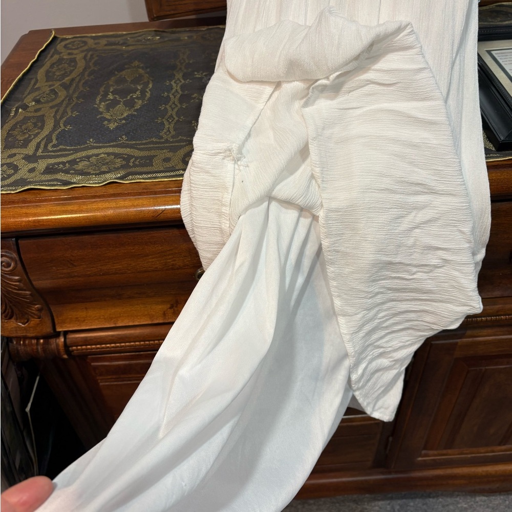 Maxi dress cream color with pretty embroidery lined. Size large - Picture 5 of 6